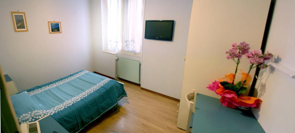 Albergo Savoia Ospedaletti Kültér fotó