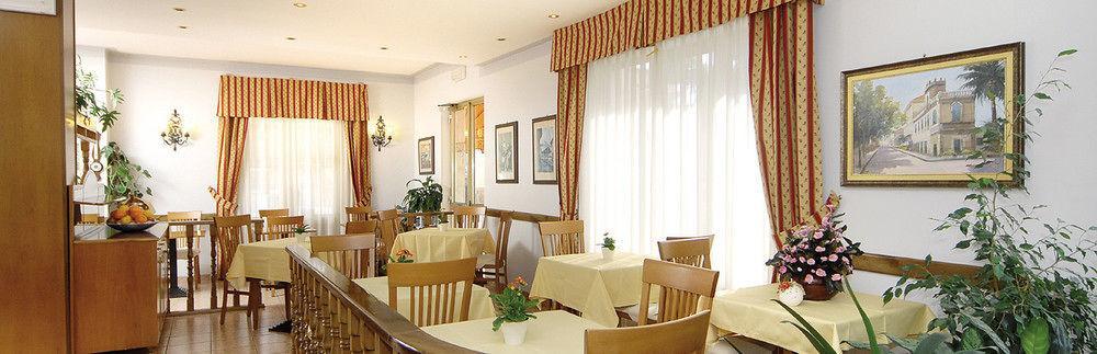 Albergo Savoia Ospedaletti Kültér fotó